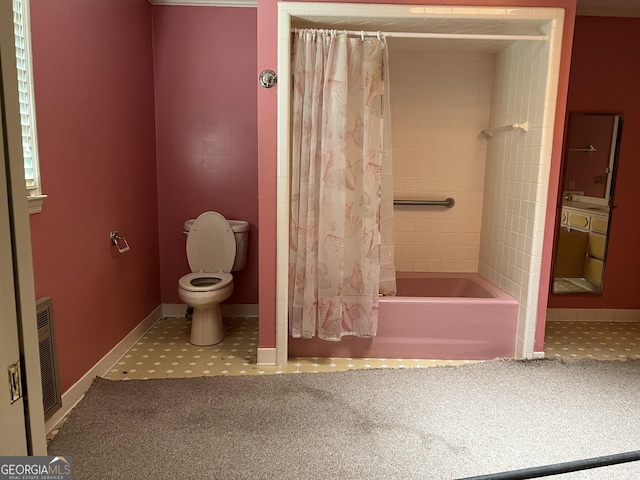 106 Country Club Rd, Dublin, GA 31021 - bathroom featuring toilet and shower / bathtub combination with curtain