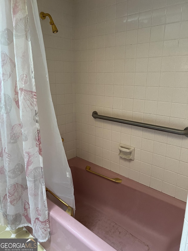 106 Country Club Rd, Dublin, GA 31021 - bathroom featuring shower / bathtub combination with curtain