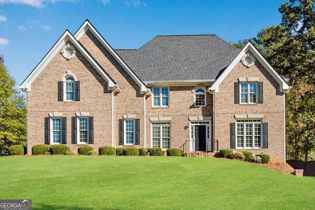 view of front facade featuring a front yard