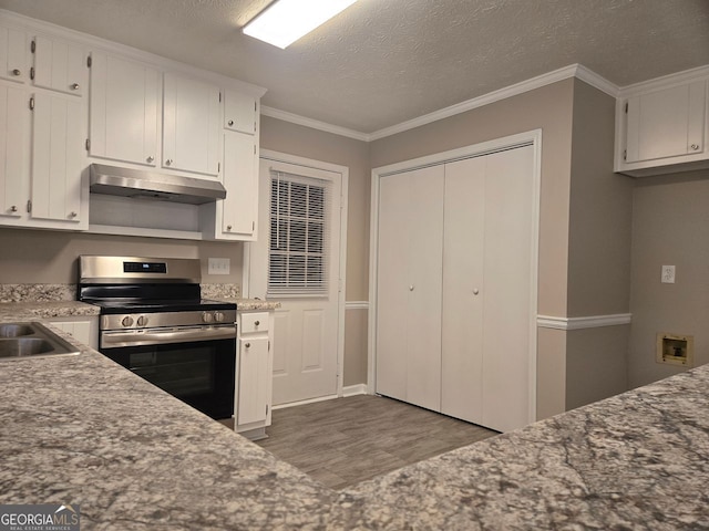 kitchen with a textured ceiling, hardwood / wood-style flooring, stainless steel electric range, white cabinets, and ornamental molding