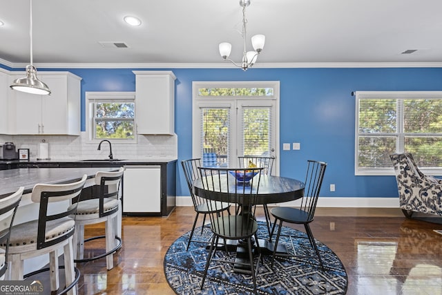 dining space with visible vents, crown molding, and baseboards