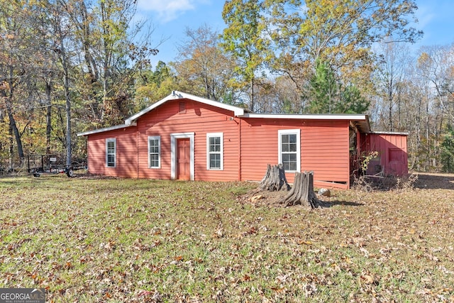 exterior space featuring a front yard