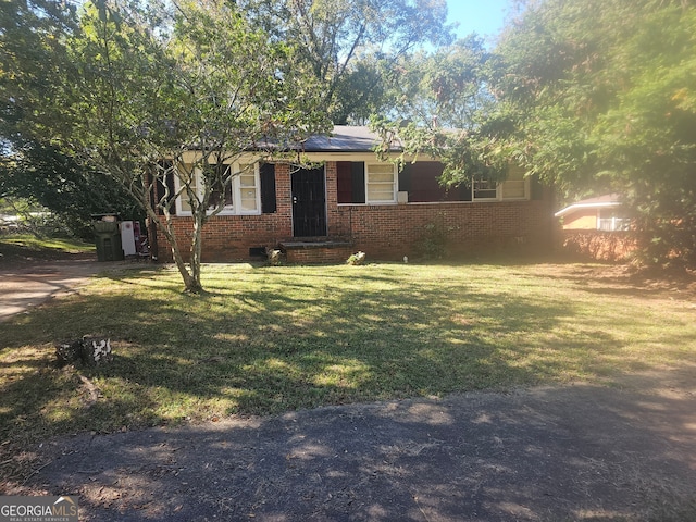 view of front of property with a front yard