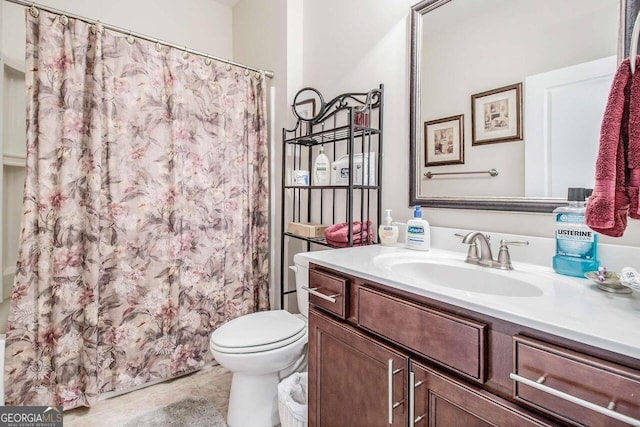 bathroom with a shower with curtain, vanity, and toilet