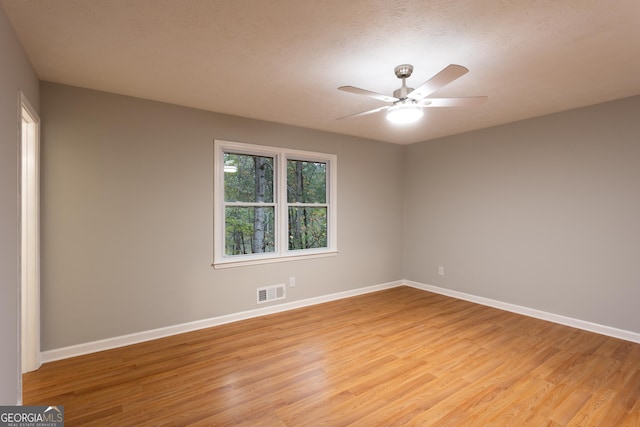 empty room featuring light hardwood / wood-style floors and ceiling fan