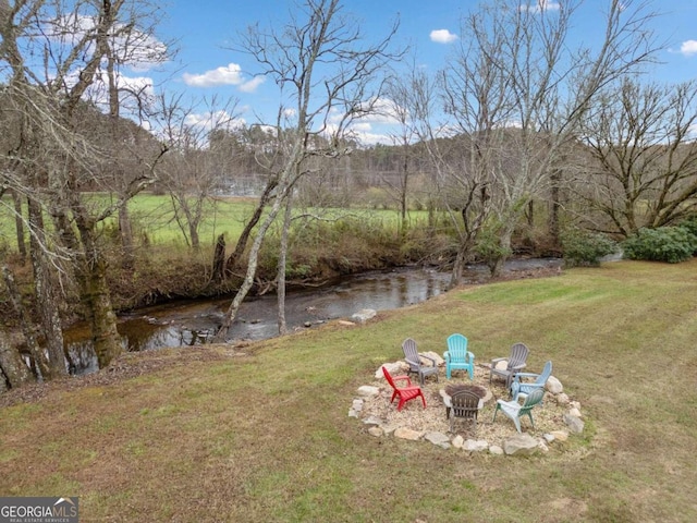 view of yard featuring a water view