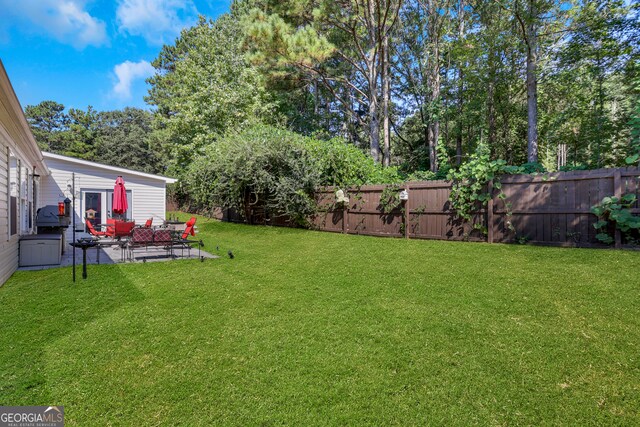 view of yard featuring a patio