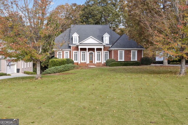 cape cod house featuring a front lawn