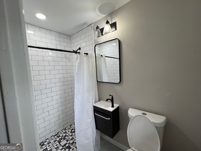 bathroom with a shower with shower curtain, vanity, and toilet