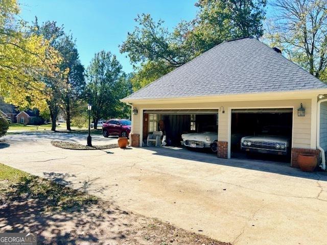 view of detached garage