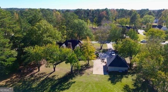 bird's eye view featuring a wooded view