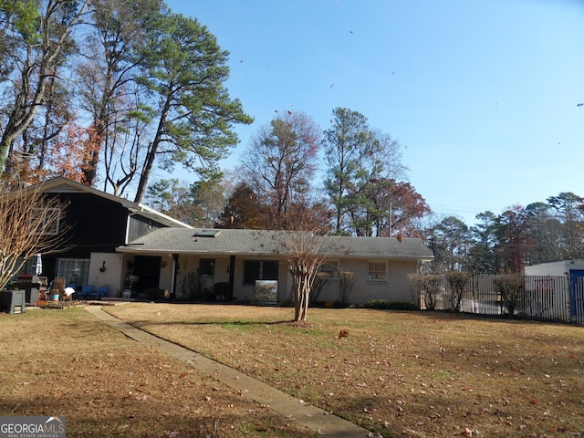 back of house featuring a yard