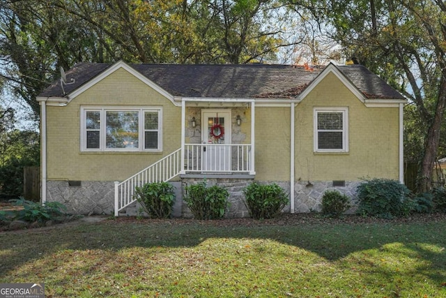 view of front of property with a front yard