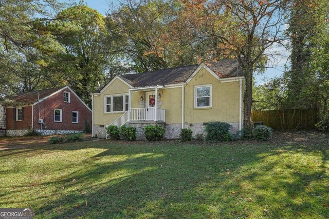 view of front facade featuring a front yard