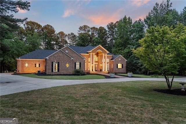 view of front of property with a yard