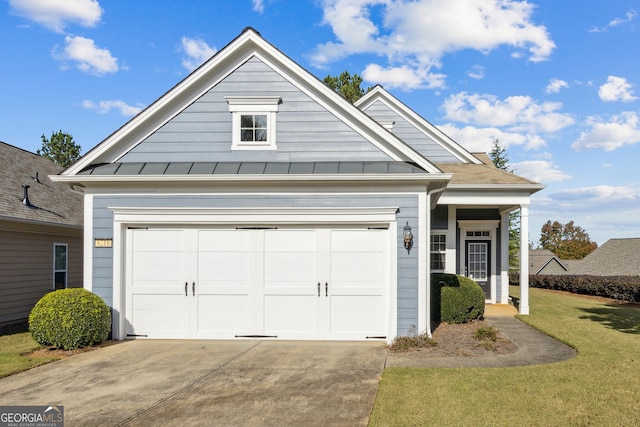 view of front of home with a front lawn