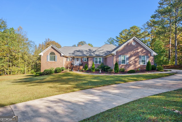 single story home featuring a front lawn