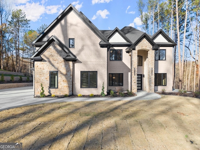 view of front of house with a front yard