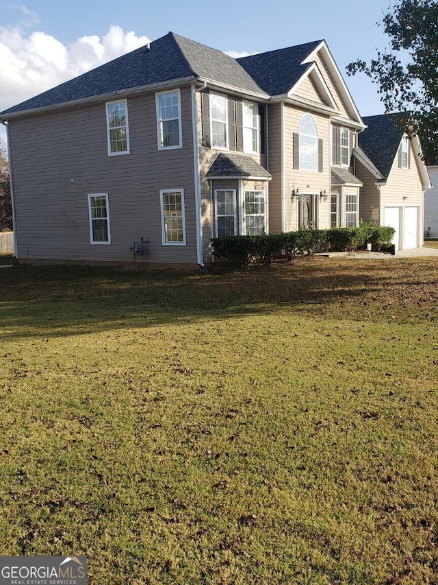 view of front of home featuring a front lawn