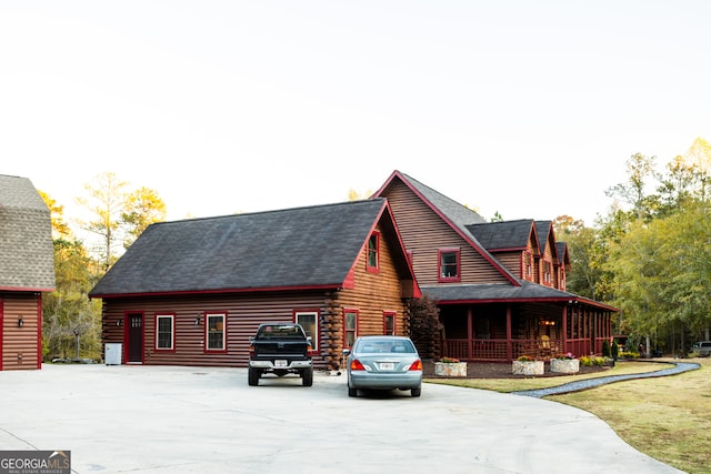 view of front of home featuring a porch