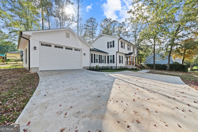 view of front property featuring a garage