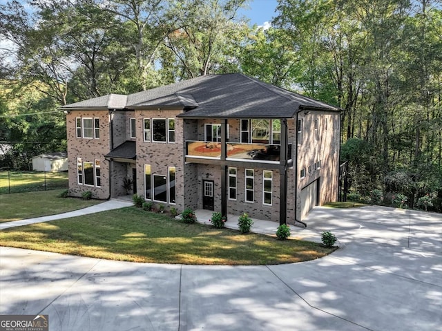 view of front facade featuring a garage and a front lawn