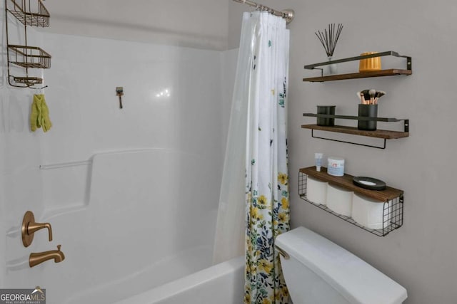 bathroom featuring shower / bath combo with shower curtain and toilet