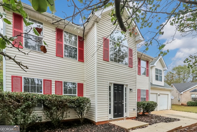 townhome / multi-family property featuring a garage