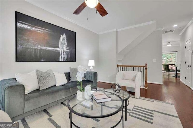 living room featuring ceiling fan, light hardwood / wood-style floors, crown molding, and vaulted ceiling