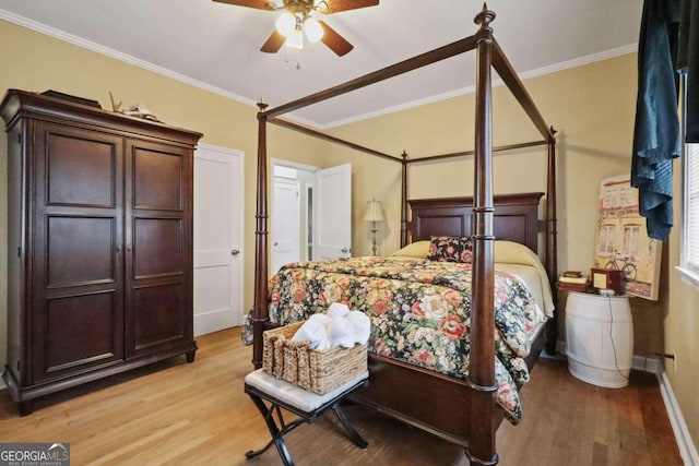 bedroom featuring light wood-type flooring, ceiling fan, and crown molding