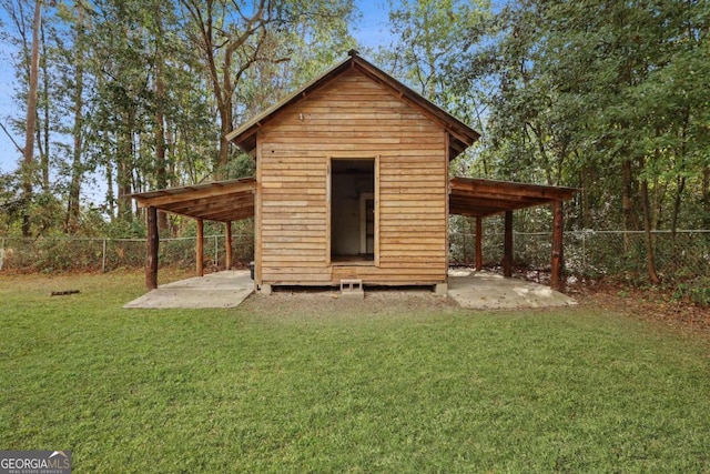 view of outdoor structure with a yard