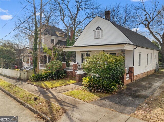 view of front of house featuring a porch