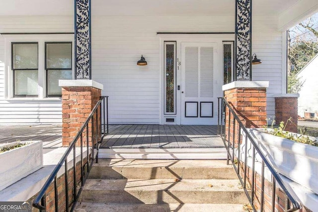 doorway to property featuring a porch