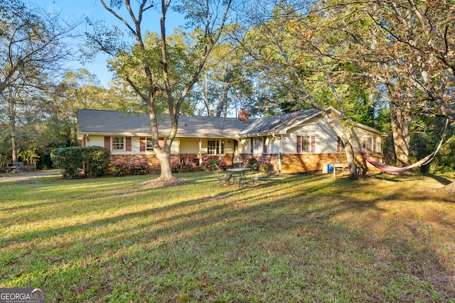 single story home featuring a front yard