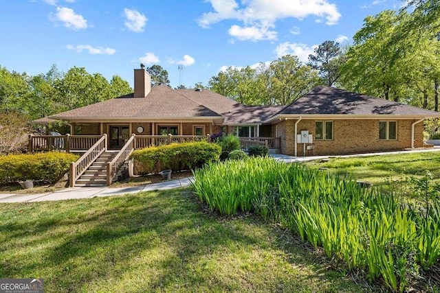 ranch-style home with a front yard