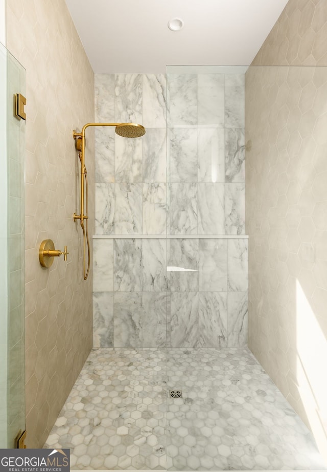 bathroom with a tile shower