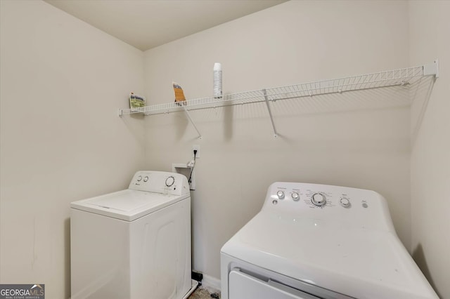 washroom featuring washing machine and clothes dryer