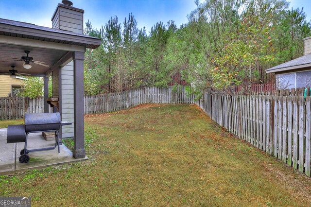 view of yard with ceiling fan