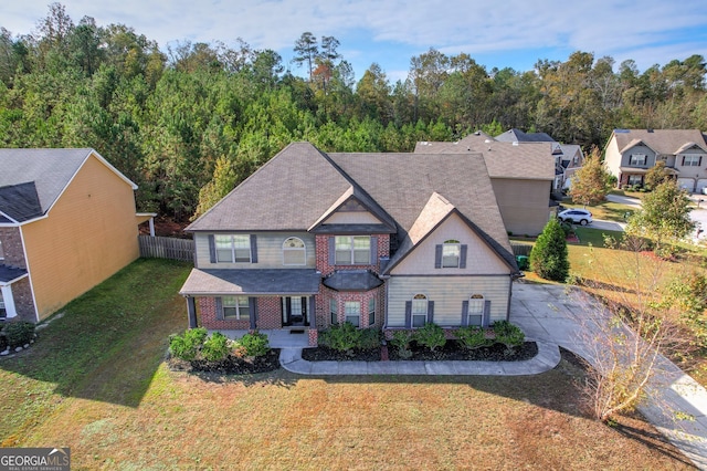 view of front facade featuring a front lawn