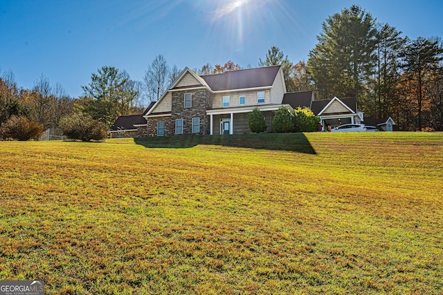 view of front facade featuring a front lawn