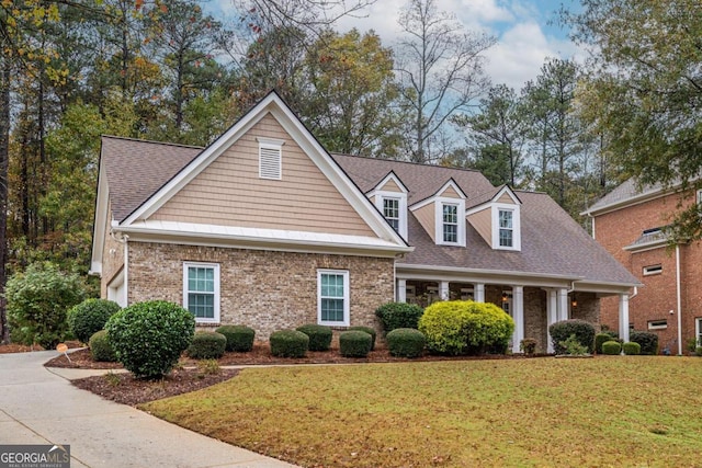 view of front facade featuring a front yard and a garage