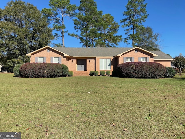 single story home featuring a front lawn