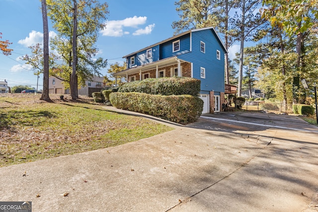 view of front of house featuring a front yard and a garage