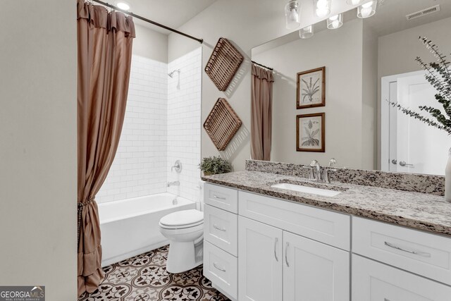 kitchen featuring an island with sink, stainless steel appliances, decorative backsplash, decorative light fixtures, and white cabinets