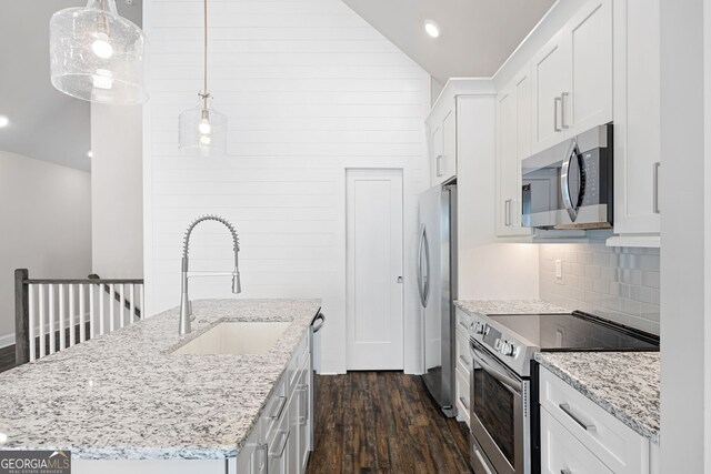 bathroom featuring sink