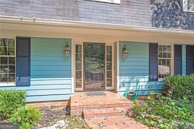 property entrance featuring a porch