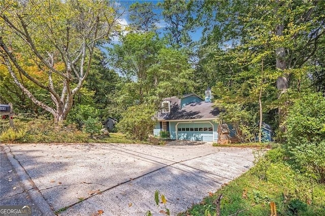 view of front of property featuring a garage