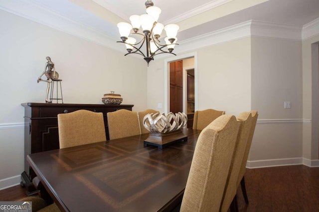 dining space with crown molding, dark wood-type flooring, and a notable chandelier