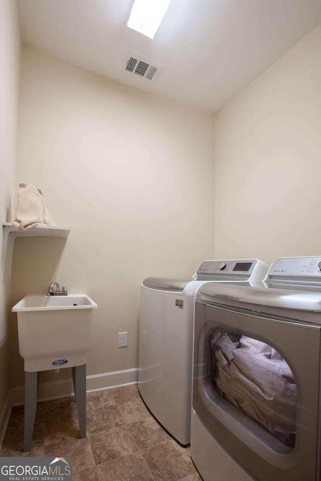 laundry area featuring washer and clothes dryer