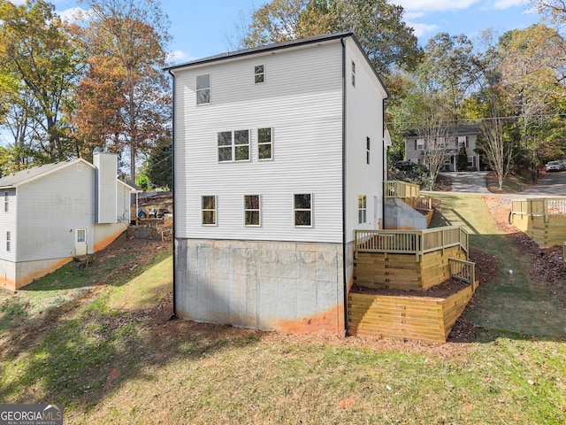 exterior space featuring a lawn